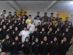 Terharu Disambut Mars Golkar, Bahlil Sumbang Rp 1 M ke Ponpes di Ciamis – Update 1