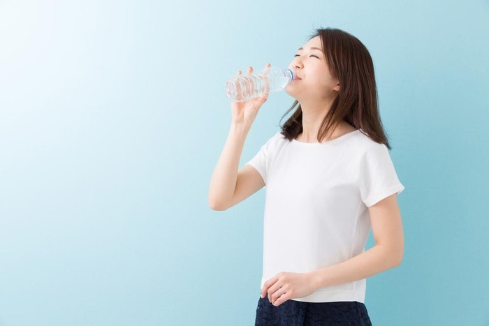 Kenali Ciri-ciri Air Mineral yang Baik untuk Sahur dan Berbuka Puasa - Alternatif 1