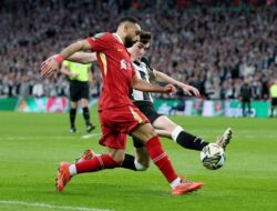 “Mo Salah Jadi Korban, Bek Muda Ini Bikin ‘Mati Kutu’ di Lapangan!”