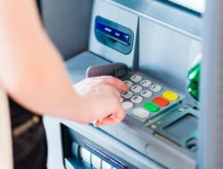 Maling Bobol ATM di Bogor, Rp 150 Juta Raib Usai Jebol Plafon Minimarket!