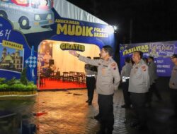 “Tengah Malam, Kapolda Jateng Cek Kesiapan Tol: Apakah Jelang Mudik Lebaran Aman?”