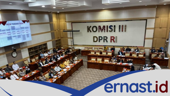 Kapolres Jaktim: Keluarga Mahasiswa UKI Tolak Autopsi, Apa yang Menyembunyikan? #KapolresJaktim #KeluargaMahasiswaUKI #Autopsi #TolakAutopsi