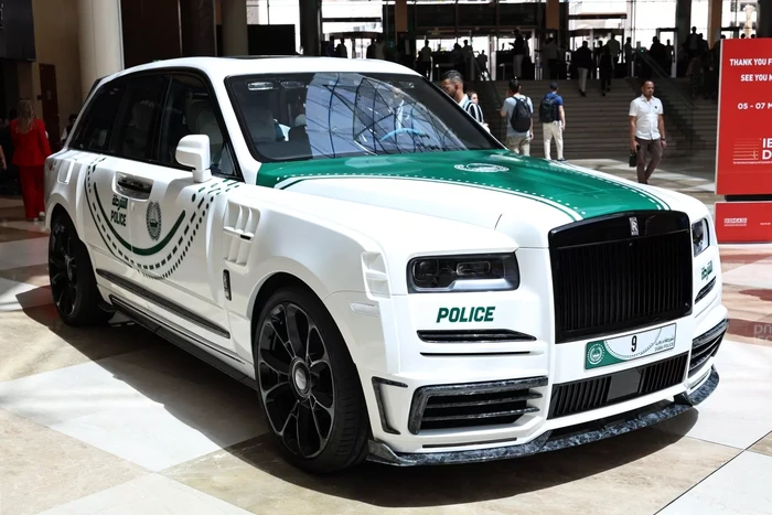 Rolls-Royce Cullinan: Mobil Mewah yang Menjadi Armada Polisi Dubai