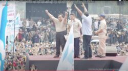 Aksi Prabowo Lepas Baju Safari, Gegerkan Media Tanah Air!
