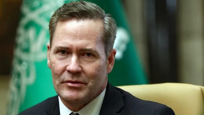 **Penasihat Keamanan Nasional AS Mike Waltz Mundur: Skandal Obrolan Serangan Udara di Yaman**