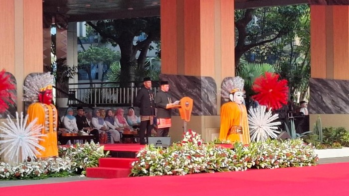 **Hardiknas 2025: Pramono Tebus 371 Ijazah Siswa Tertahan, Program Pemutihan Ijazah Terus Berlanjut**