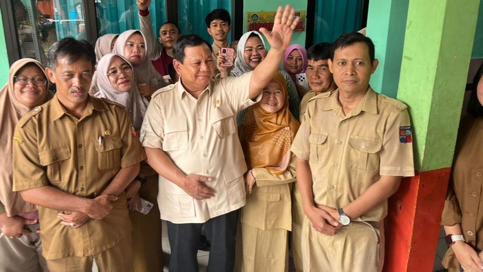 Prabowo Datangi SDN Cimahpar 5 Bogor, Peringatan Hardiknas Jadi Sorotan