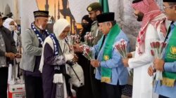 **Full Senyum, Jemaah Haji RI Gelombang Pertama Berhasil Tiba di Madinah Setelah Perjalanan Lancar**