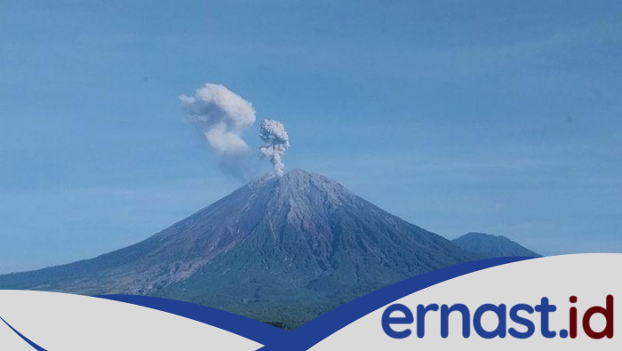 Gunung Semeru Meletus Tiga Kali, Letusan Mencapai 900 Meter!