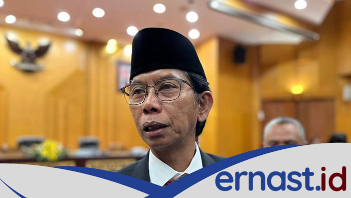 Adi Sutarwijono Dicopot dari PDIP Surabaya: