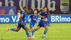 “Persib Diambang Kemenangan, Tapi Hasil Persik Vs Persebaya Jadi Kunci!”