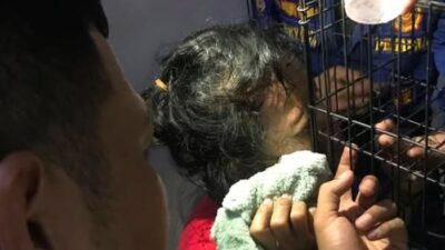 Matanya Tertancap Besi, Warga Tangsel Terkejut, Damkar Segera Evakuasi