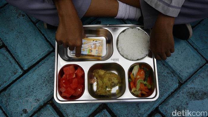 **Waka Komisi IX DPR Usul Kantin Sekolah Sediakan Makan Bergizi Gratis, Tanggapi Kasus Keracunan Pelajar**