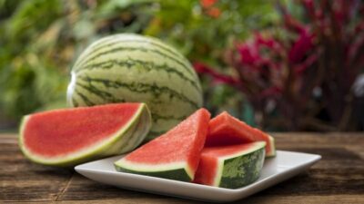 **Konsumsi Buah Semangka Bisa Meningkatkan Kekuatan Pria di Ranjang**