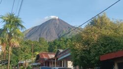 “9 Kali Gempa Embusan Gunung Karangetang Sulut: Waspadai Risiko Mendaki Saat Ini!”