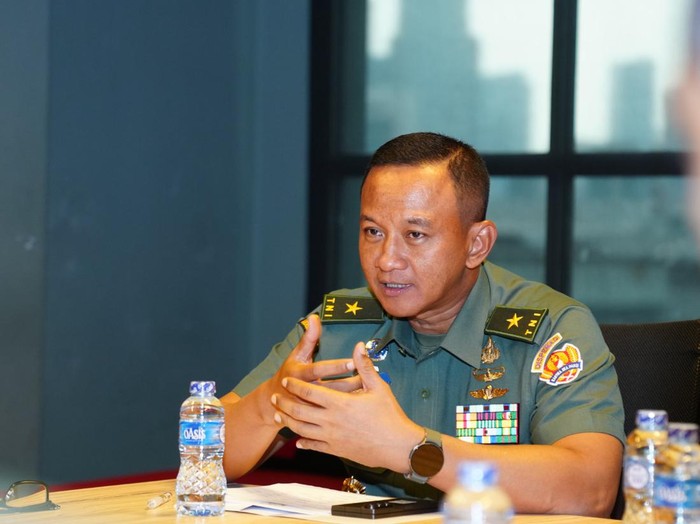 TNI AD Selidiki, Truk Amunisi Terbakar di Tol Gempol: Misteri Apa yang Terjadi?
