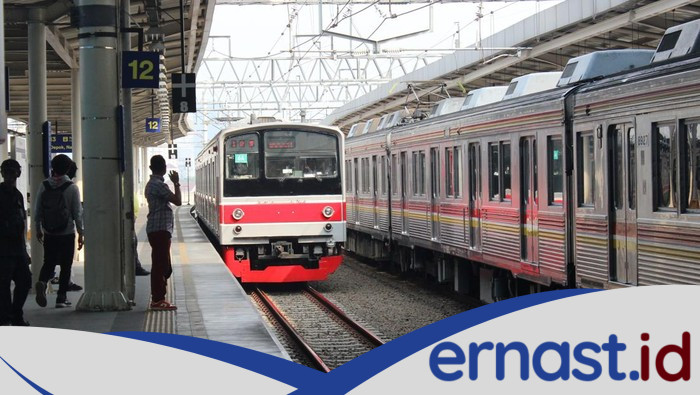 KRL Bogor-Jakarta Berhenti Darurat! Mobil Boks Tertabrak Dekat Stasiun Bojong Gede