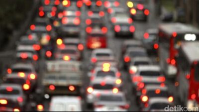“Info Kepadatan Lalin Tol Arah Jakarta: Kembangan-Kedoya, Cililitan-Cawang, Siap-Siap untuk Trafik yang Menyebalkan!”