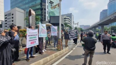 Eks Karyawan Bakrie Telecom Gelar Demo, Ini 5 Tuntutannya yang Membuat industri Gelisah