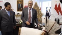 Bill Gates Saat Bertemu Kucing Bobby Kertanegara: “Kamu Terkenal”