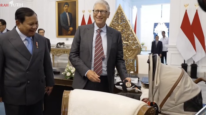 Bill Gates Saat Bertemu Kucing Bobby Kertanegara: