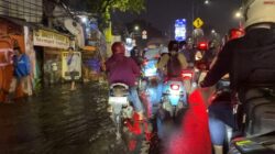 “Genangan Air di Mampang, Lalin Jaksel Malam Ini Terancam Macet!”