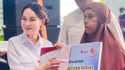 Amsakar-Li Claudia Berikan Dana Bantu Ribuan Lansia Batam, Sebuah Langkah Revolusioner!