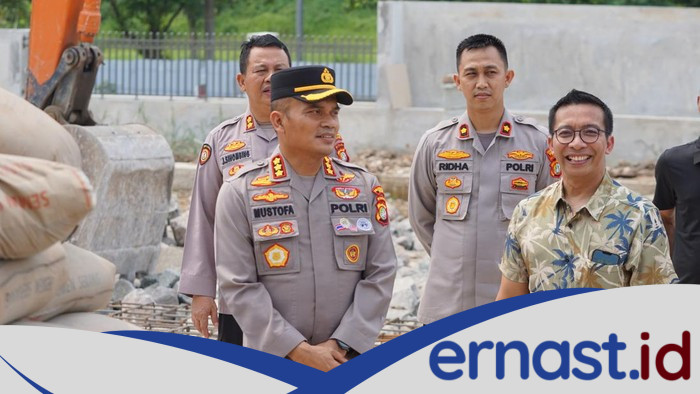 Polri Peduli, Polres Bekasi Sumbang Ratusan Semen untuk Pembangunan Gereja - Update 3
