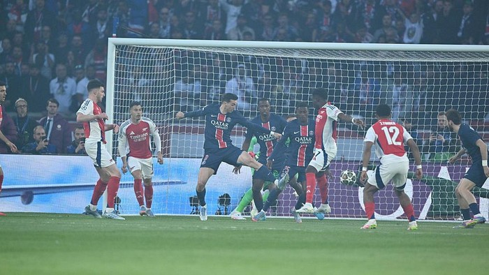 **Babak I: PSG Ungguli Arsenal 1-0, Pertandingan Semifinal Liga Champions Berlangsung Ketat di Parc des Princes**