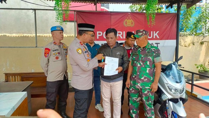Polsek Ciputat Timur Kembalikan Motor Curian, Warga Bersorak Kebahagiaan