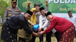 Pilkada Usai, 3 Calon Bupati Siak Bersatu Tanam Pohon Bareng Kapolda Riau: Rekonstruksi Solidaritas di Tepi Sungai Siak