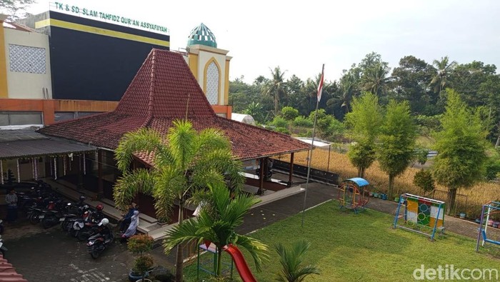 10 Ustazah SD As Syafi'iyah Magelang Tragis Tewas, Kecelakaan Truk Vs Angkot Berkecamuk