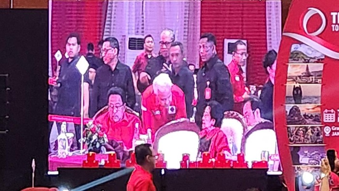 Megawati Berikan Dukungan kepada Prananda di Acara Trisakti Tourism Award