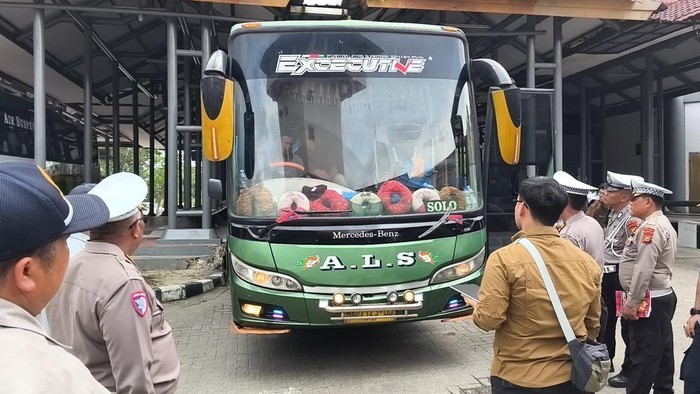 **Polda Riau Gelar Ramp Check, Pastikan Keamanan Penumpang Angkutan Umum**
