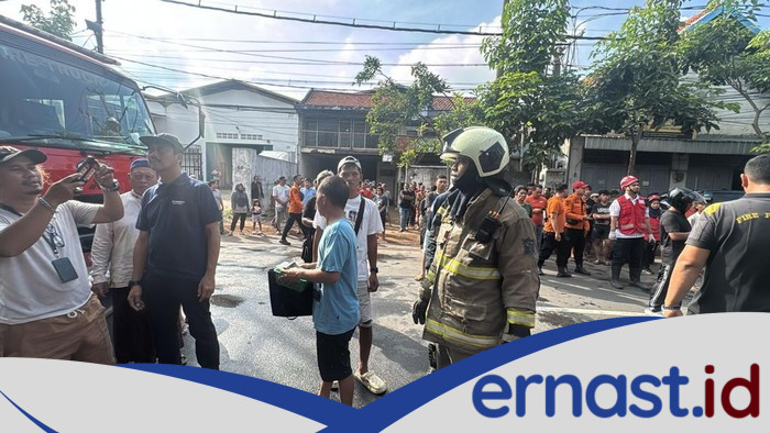 Kebakaran di Jalan Semarang Surabaya, 5 Kios Buku Ludes dalam Api Mematikan!
