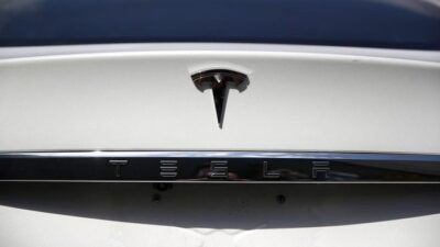 **Performa Penjualan Tesla Terpuruk di Eropa, Ditandingi oleh Dua Merek China**