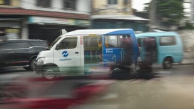 “Dramatis! 4 Motor Ditabrak Angkot, 8 Orang Luka”