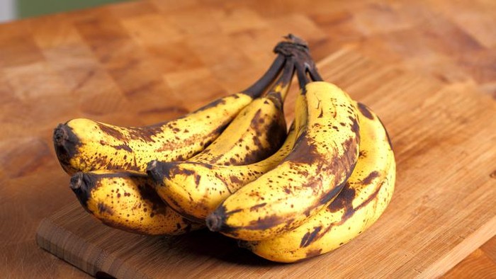 **Viral Kulit Pisang Bisa Hempas Kerutan Bak Suntik Botox, Ini Fakta dari Dermatolog**