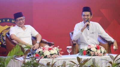 Kala UAS dan Rocky Gerung Adu Pantun di Kajian Polda Riau