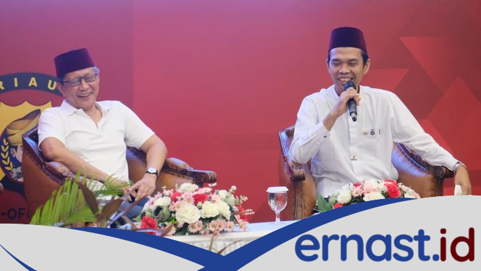 Kala UAS dan Rocky Gerung Adu Pantun di Kajian Polda Riau