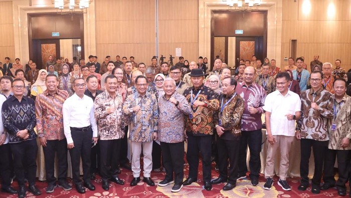 Mendagri Tito Karnavian Dorong Pemda Berikan Beasiswa PTN-BH, Tingkatkan Kapasitas Pegawai