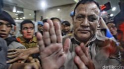 **Pengacara Bantah Firli, Klaim OTT Harun-Hasto Dilakukan Saat Beliau di Luar Kota**