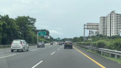 “Libur Waisak, Contraflow Berlaku di Km 44 Tol Jagorawi Arah Puncak Pagi Ini: Arus Lalu Lintas Terhambat?”