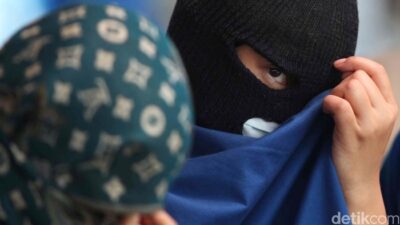 “Pengamen Viral yang Rusak Bus di Serang Ditangkap, Satu Terus Diburu! Apa yang Terjadi?”