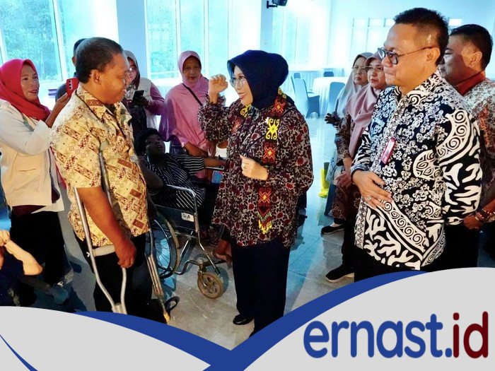 Fatma Saifullah Salurkan Bantuan Kemensos ke Difabel-Lansia di Samarinda, Menjagokan Harapan Masyarakat