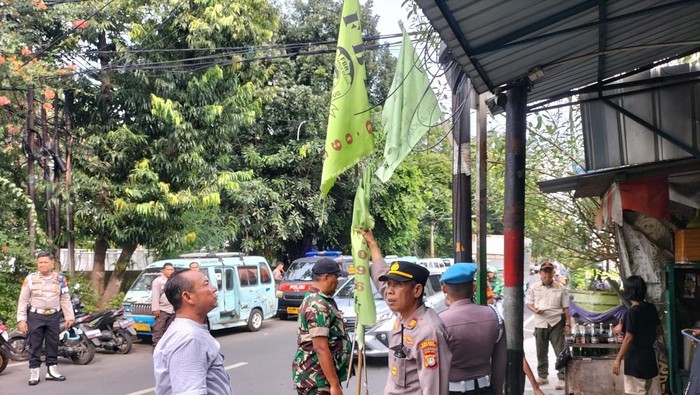 Polisi Tertibkan 109 Bendera Ormas diJakpus, Operasi Brantas Jaya 2025 Gemparkan 8 Wilayah