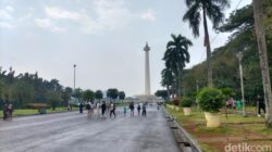 “Cerita Warga Tak Bisa Jalan-jalan dan Baca Buku di Monas karena Hujan: Kenapa Ini Terjadi?”