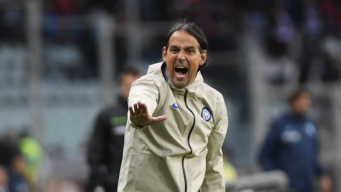 **Simone Inzaghi Tetap Tenang, Inter Milan Hadapi Persaingan Sengit dengan Napoli**