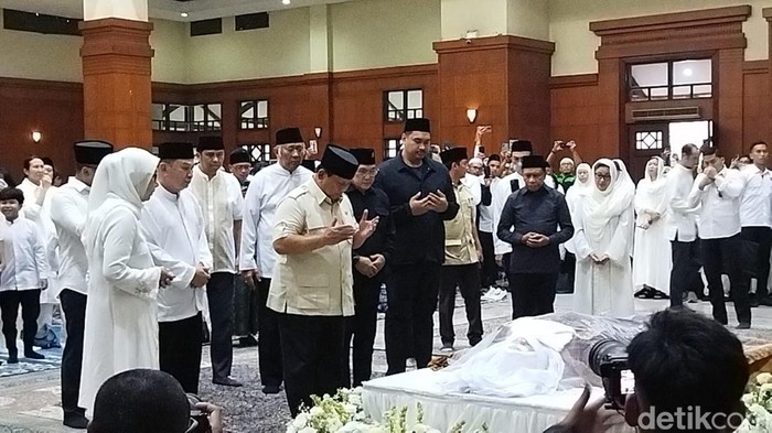 Prabowo Melayat ke Rumah Duka Mantan Wagub Jakarta Eddie Nalapraya, Tanda Apa yang Dikirim Mantan Capres?