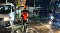 Banjir di Kolong Tol Meruya Jakbar Surut, Kendaraan Sudah Bisa Melintas – Update 1